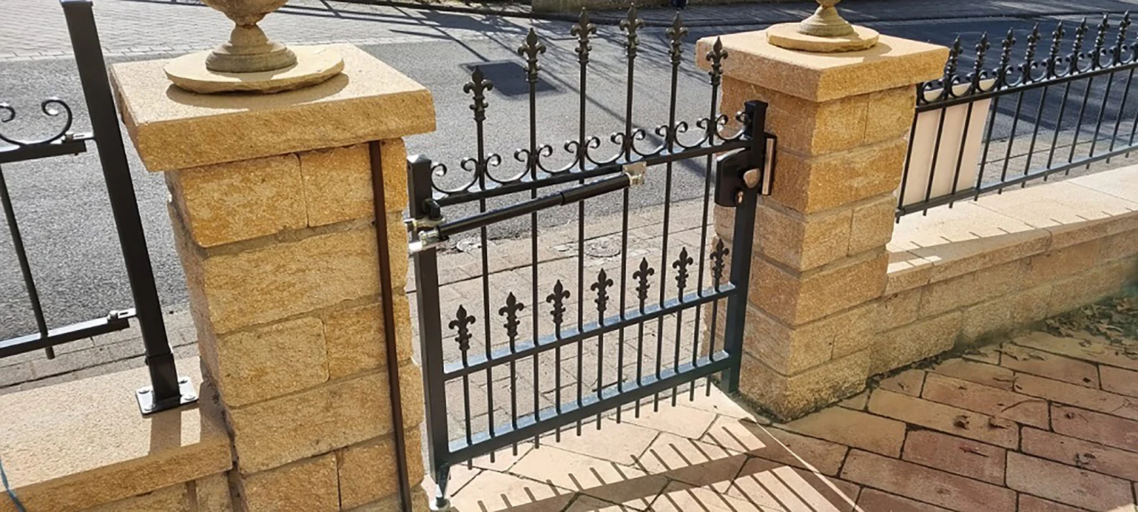 Dictator Direkt Gate and Door Closer 150mm Stroke up to 80Kg or 1.2m Wide 400N Dark Grey 1018-0127 - Image 3