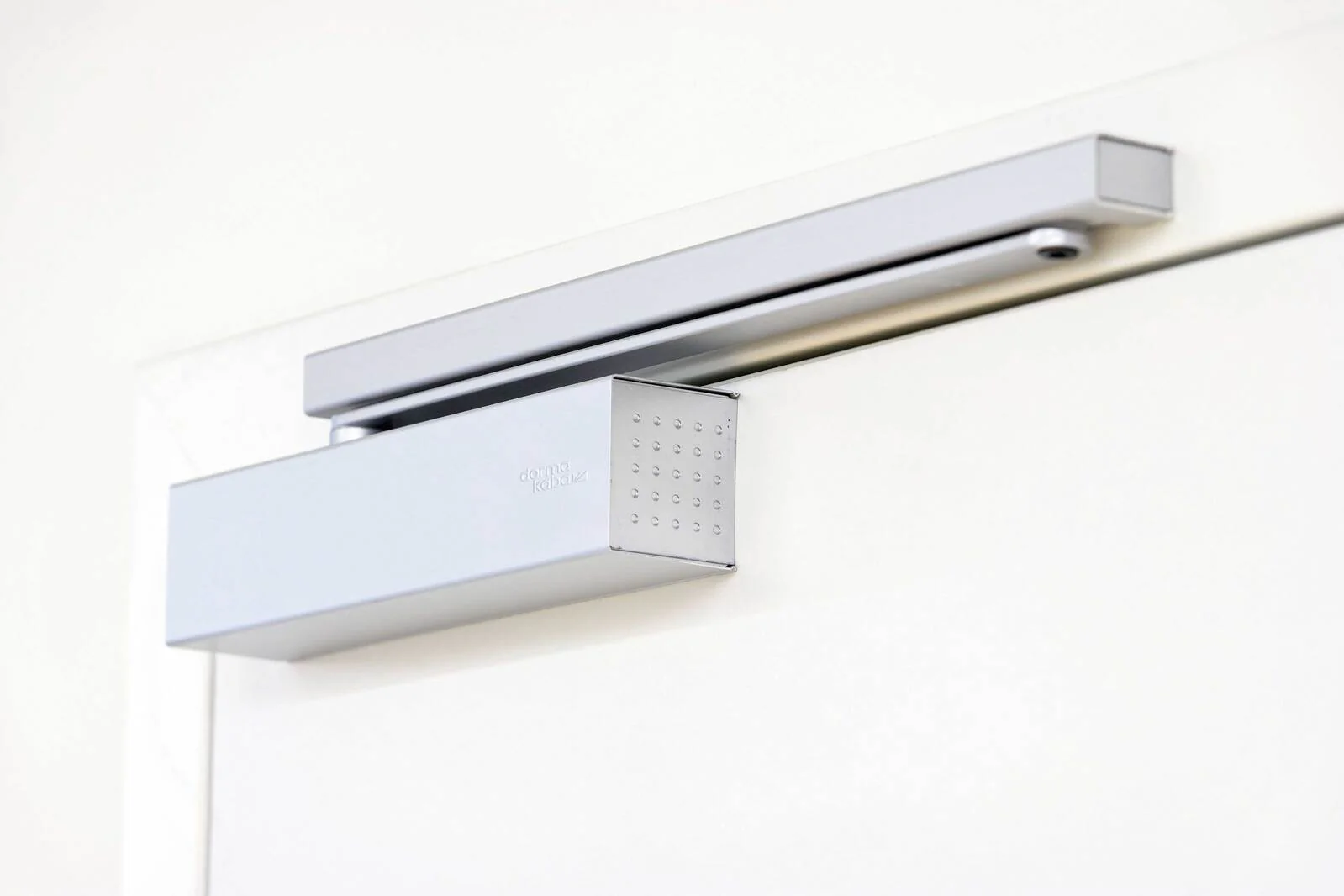 Dormakaba EN1-5 Cam Action Door Closer Push Side w/ Slide Arm and Bracket Silver TS93G15GNAB - Image 2