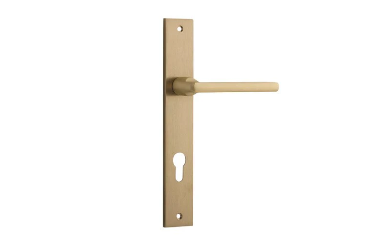 Iver Baltimore Door Lever Handle on Rectangular Backplate Brushed Brass - Image 3