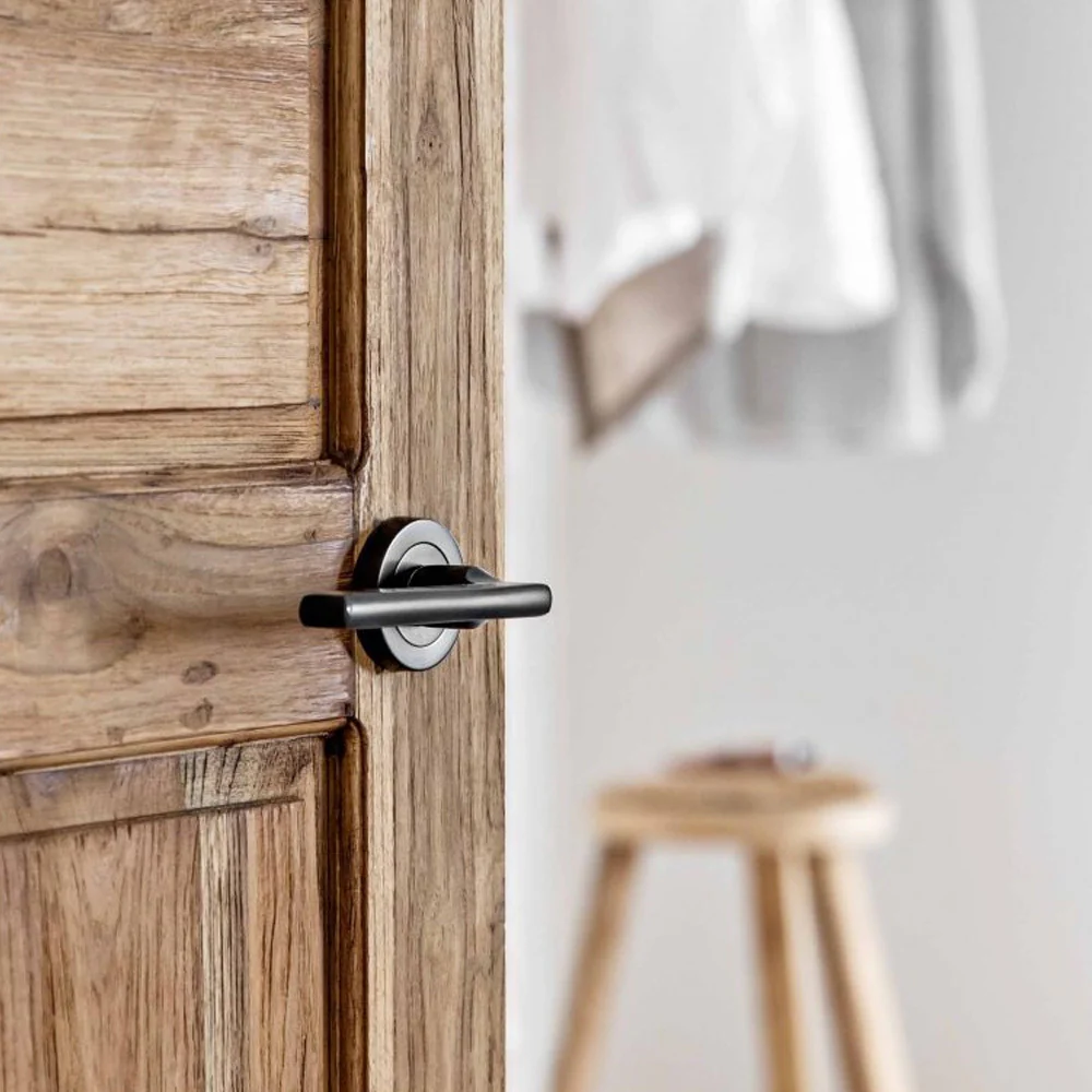 Iver Baltimore Door Lever Handle on Round Rose - Image 3