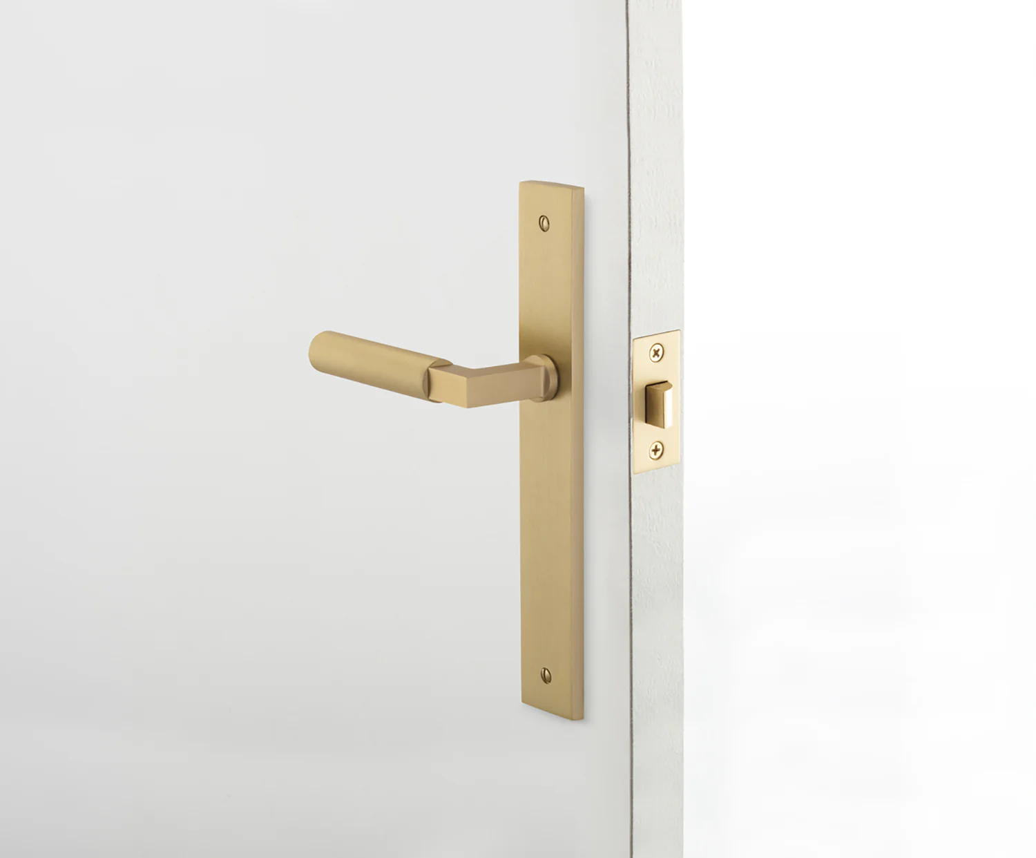 Iver Berlin Door Lever Handle on Rectangular Backplate Brushed Brass - Image 3