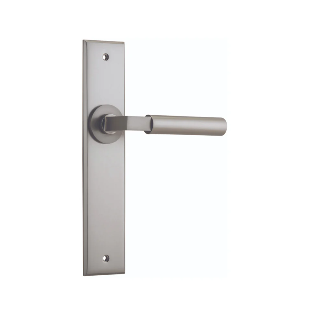 Iver Berlin Door Lever Handle on Chamfered Rectangular Backplate Satin Nickel - Image 4