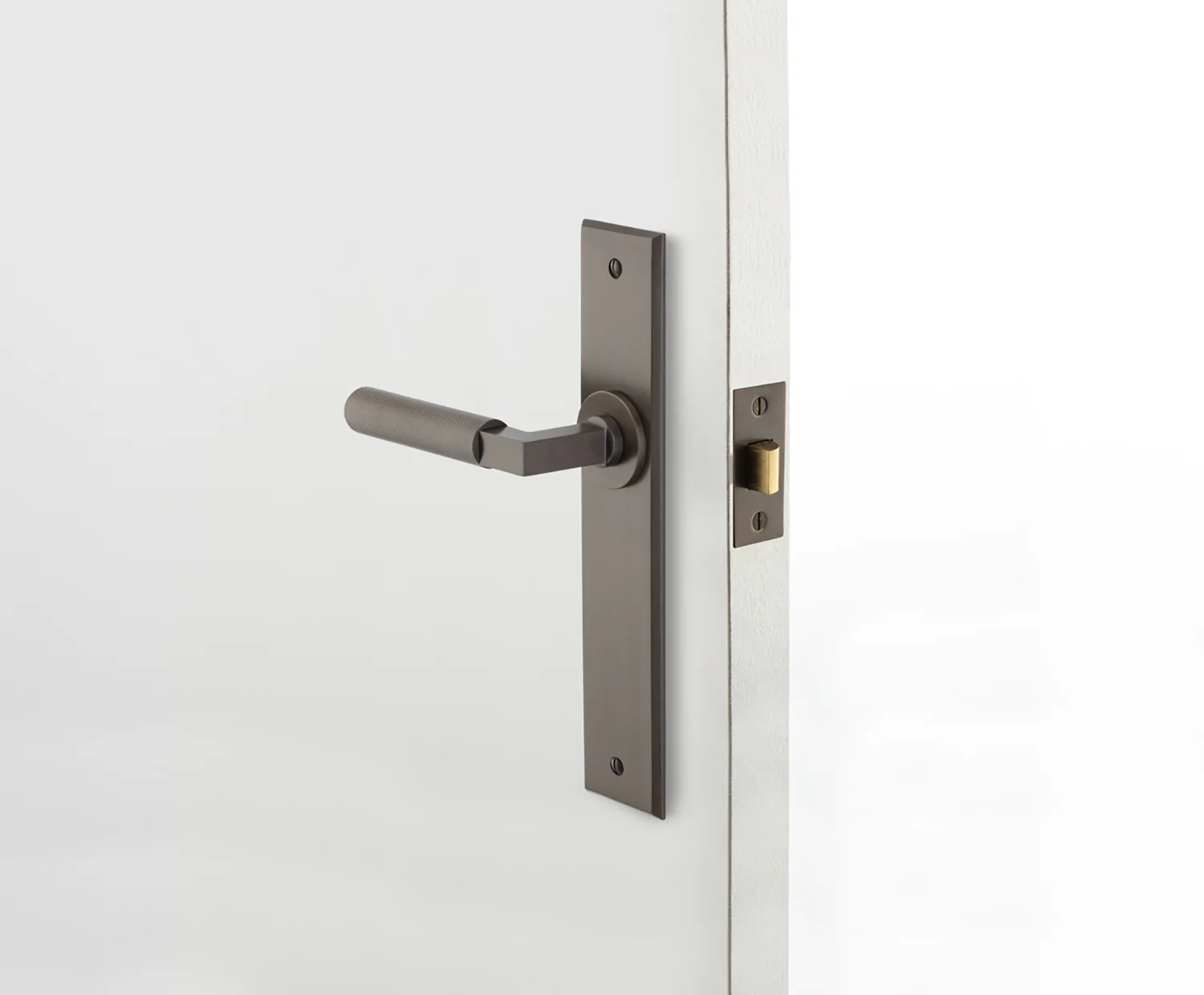 Iver Brunswick Door Lever Handle on Chamfered Backplate Signature Brass - Image 3