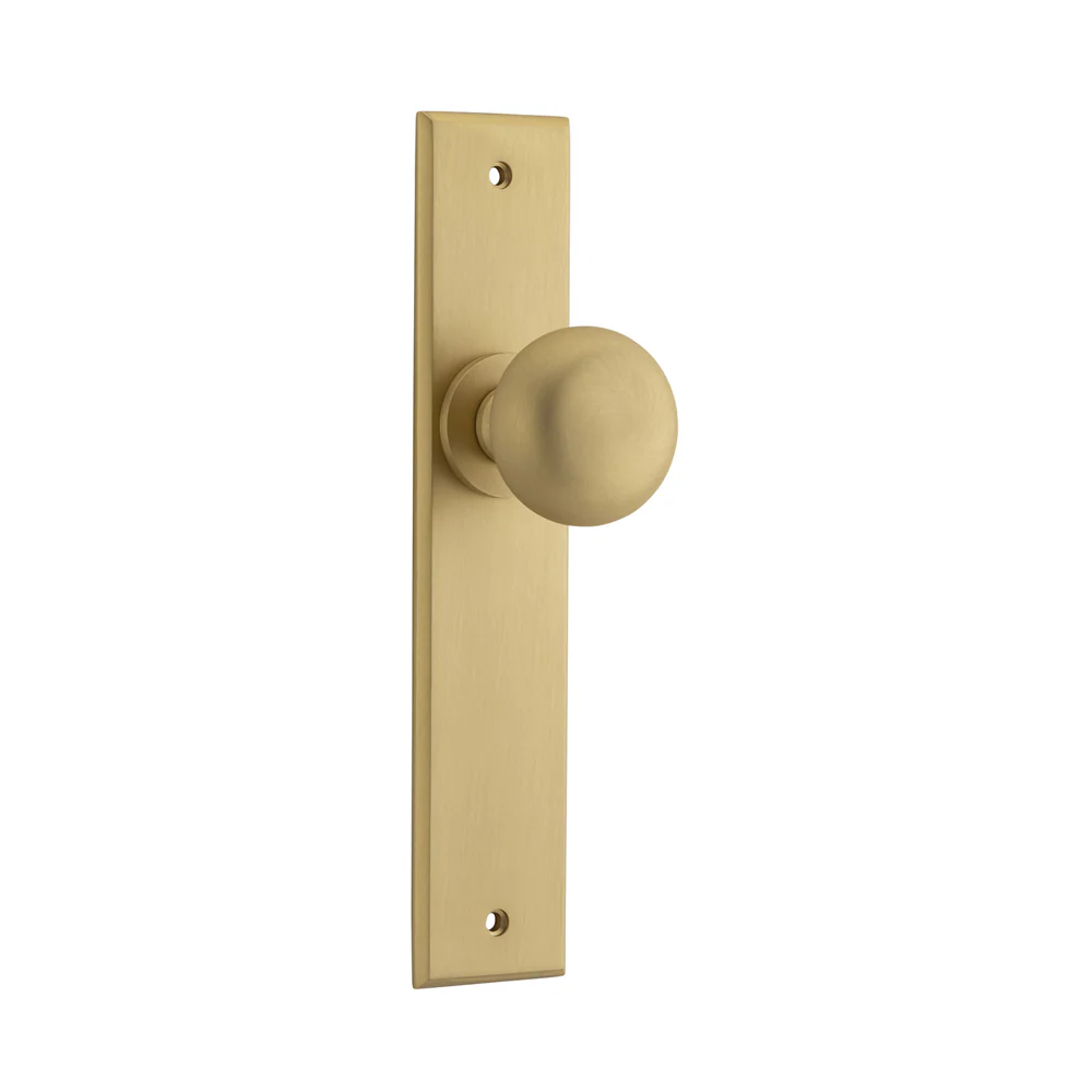 Iver Cambridge Door Knob on Chamfered Backplate Brushed Brass - Image 3
