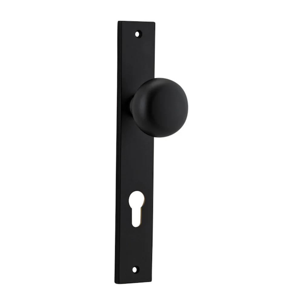 Iver Cambridge Door Knob on Rectangular Backplate Matt Black - Image 3
