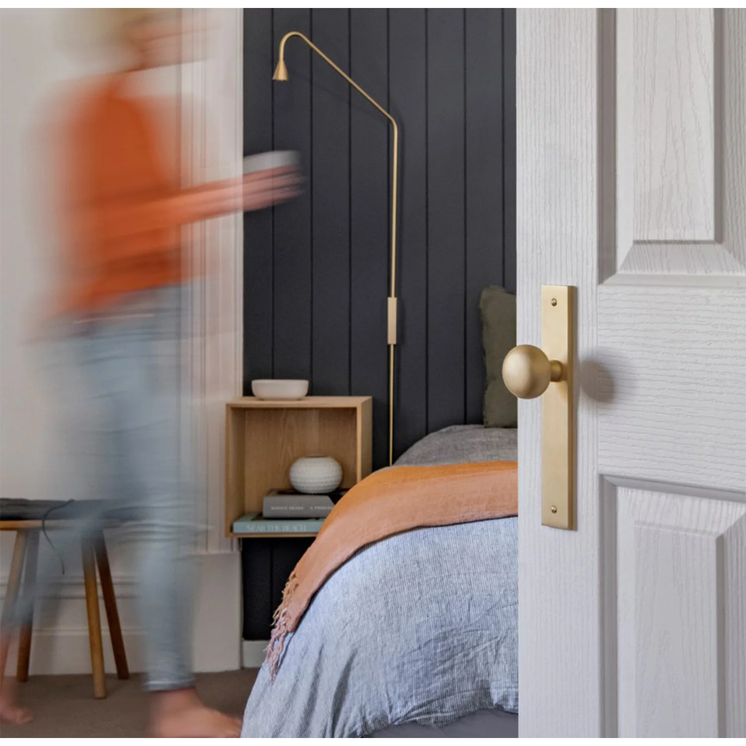 Iver Cambridge Door Knob on Rectangular Backplate Signature Brass - Image 3