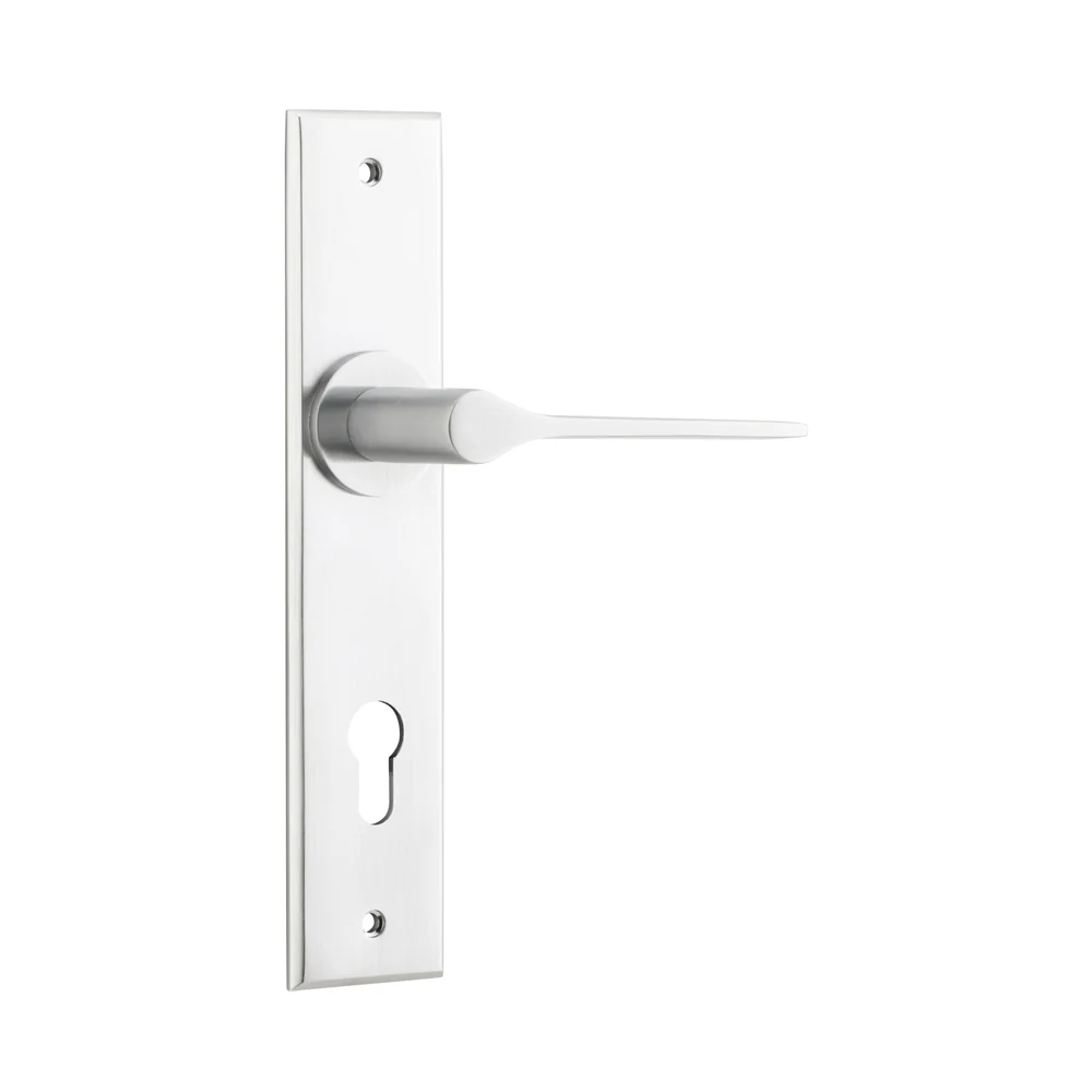 Iver Como Door Lever Handle on Chamfered Backplate Brushed Chrome - Image 4