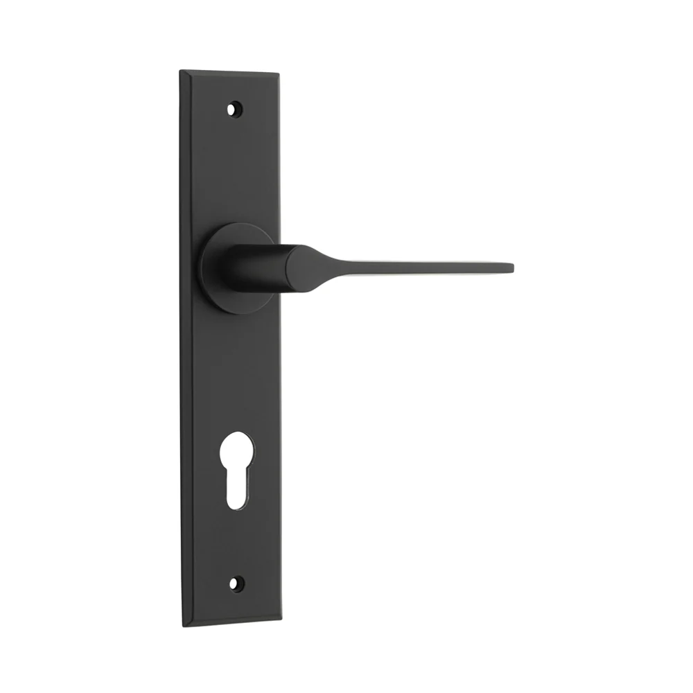 Iver Como Door Lever Handle on Chamfered Backplate Matt Black - Image 4