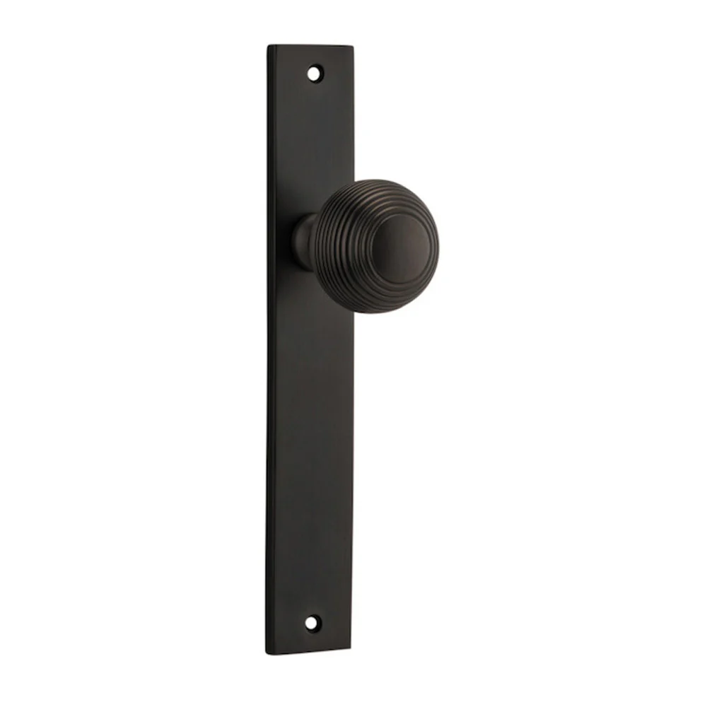 Iver Guildford Door Knob on Rectangular Backplate Signature Brass - Image 3