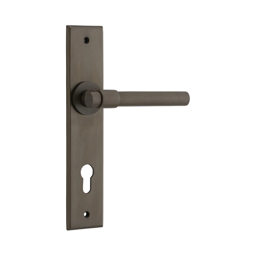 Iver Helsinki Door Lever Handle on Chamfered Backplate Signature Brass - Image 3
