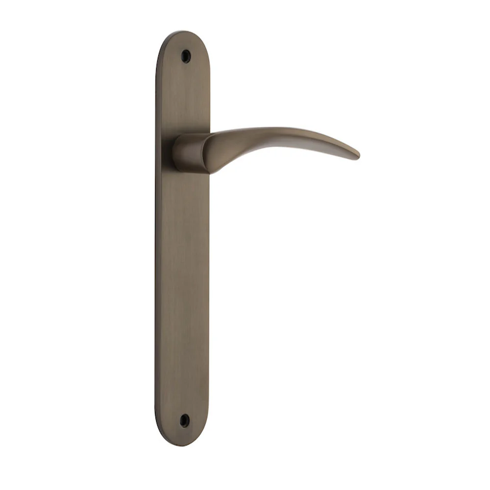 Iver Oxford Door Lever Handle on Oval Backplate Signature Brass - Image 4