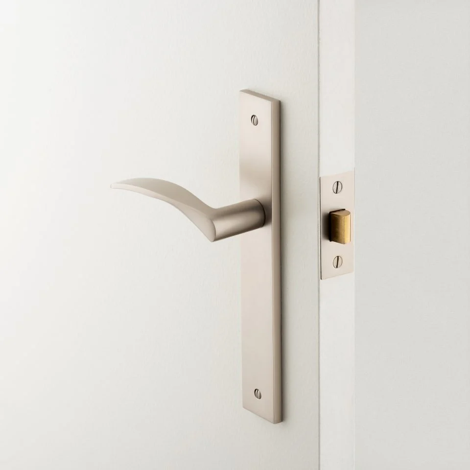 Iver Oxford Door Lever Handle on Rectangular Backplate Satin Nickel - Image 2