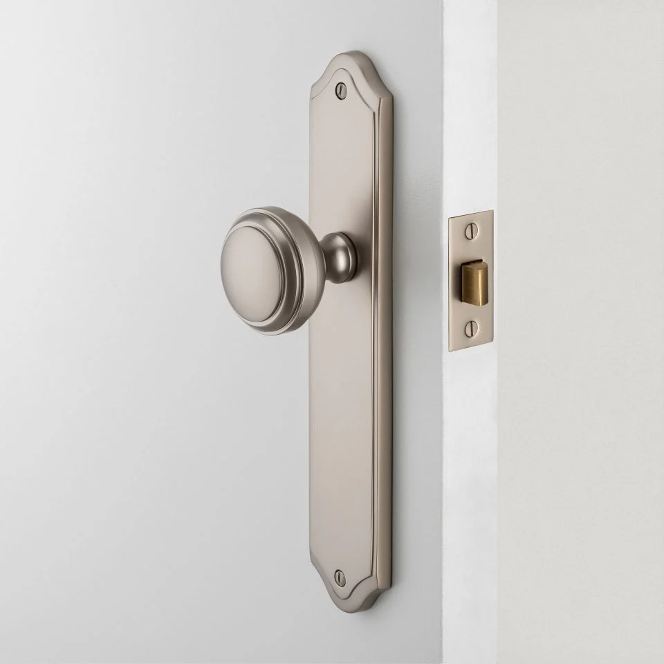 Iver Paddington Door Knob on Shouldered Backplate Satin Nickel - Image 2
