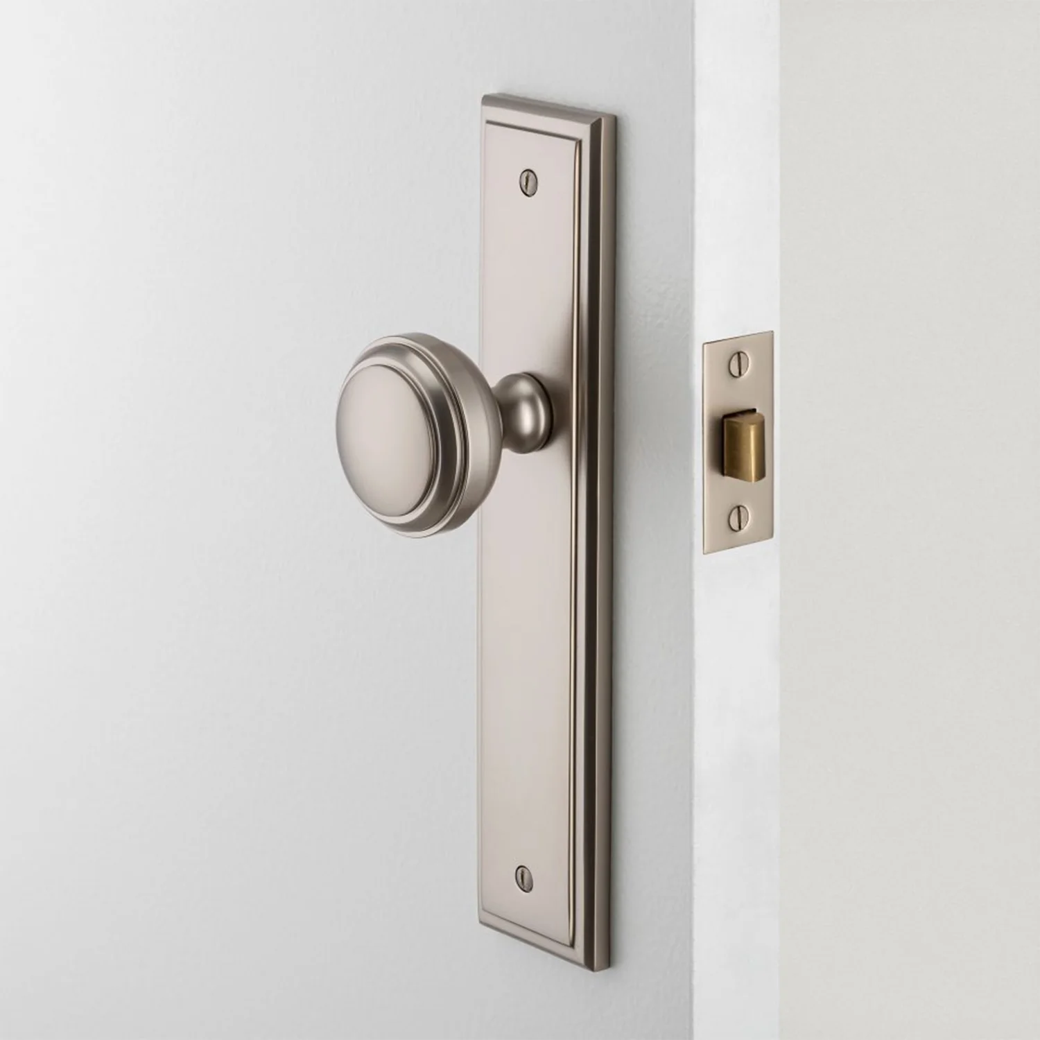Iver Paddington Door Knob on Stepped Backplate Polished Brass - Image 2