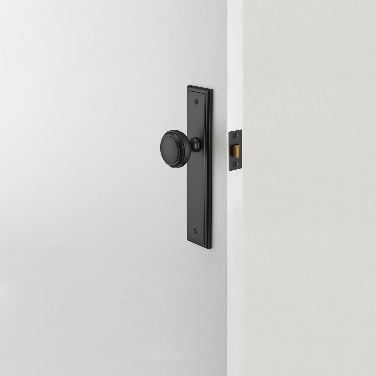 Iver Paddington Door Knob on Stepped Backplate Matt Black - Image 3