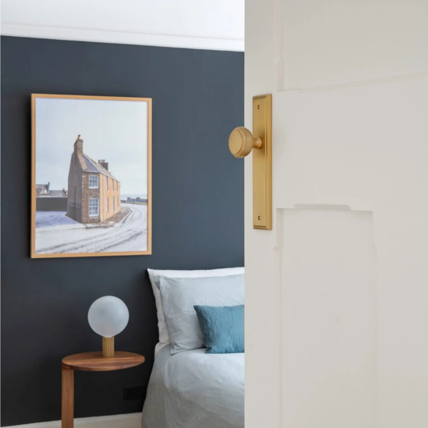 Iver Paddington Door Knob on Stepped Backplate Signature Brass - Image 3