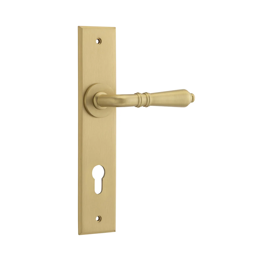 Iver Sarlat Door Lever Handle on Chamfered Backplate Brushed Brass - Image 4