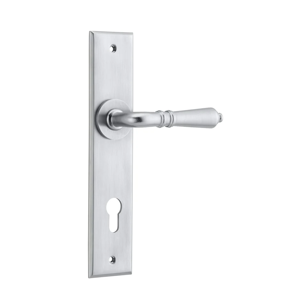 Iver Sarlat Door Lever Handle on Chamfered Backplate Brushed Chrome - Image 4
