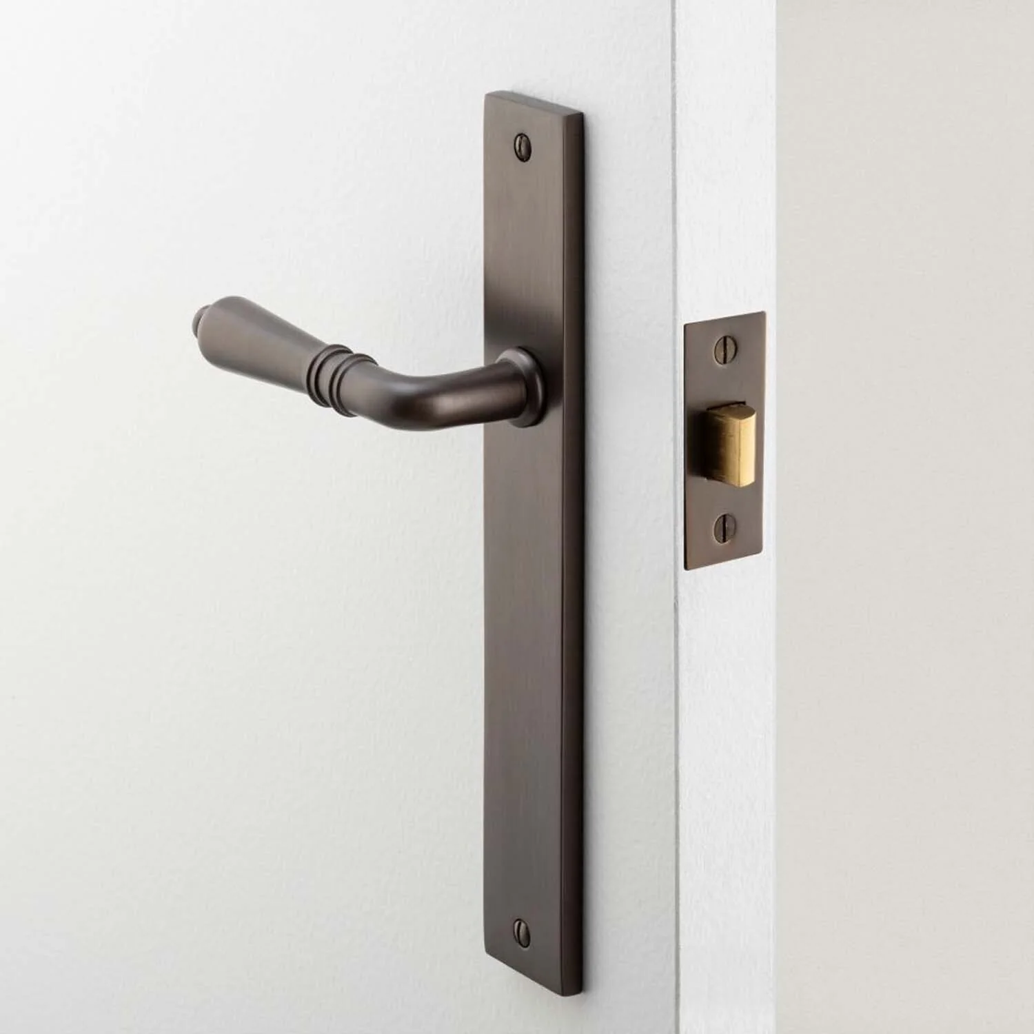 Iver Sarlat Door Lever Handle on Rectangular Backplate Signature Brass - Image 2