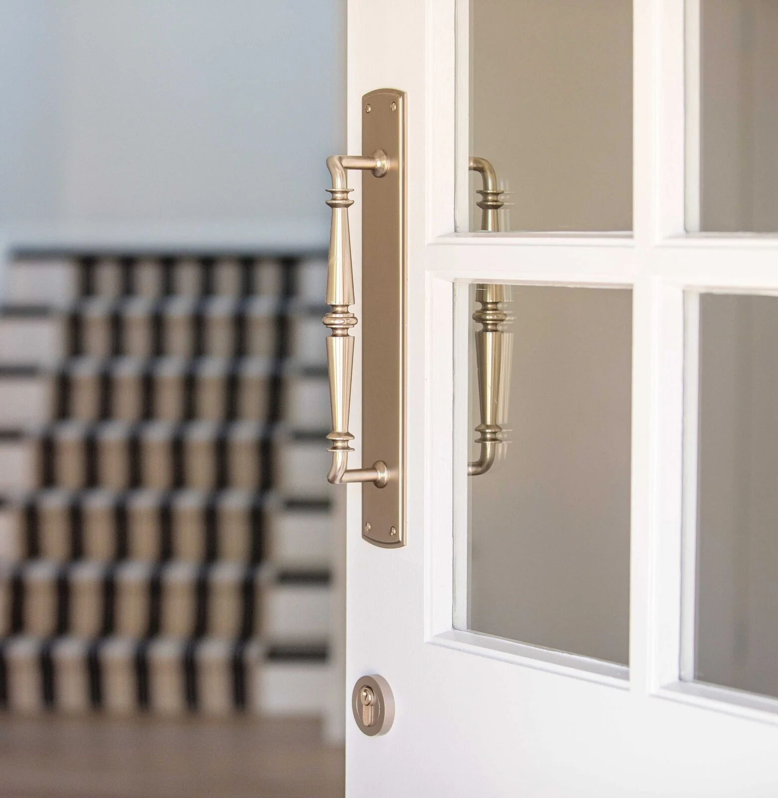 Iver Sarlat Door Pull Handle on Backplate - Available in Various Finishes - Image 3