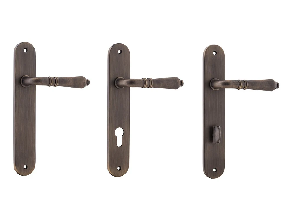 Iver Sarlat Lever Door Handle on Oval Backplate Signature Brass