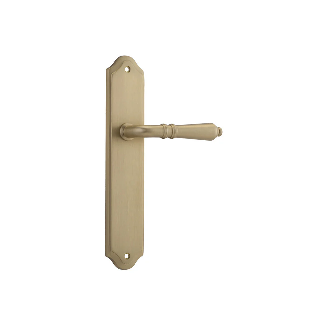 Iver Sarlat Lever Door Handle on Shouldered Backplate Brushed Brass - Image 2