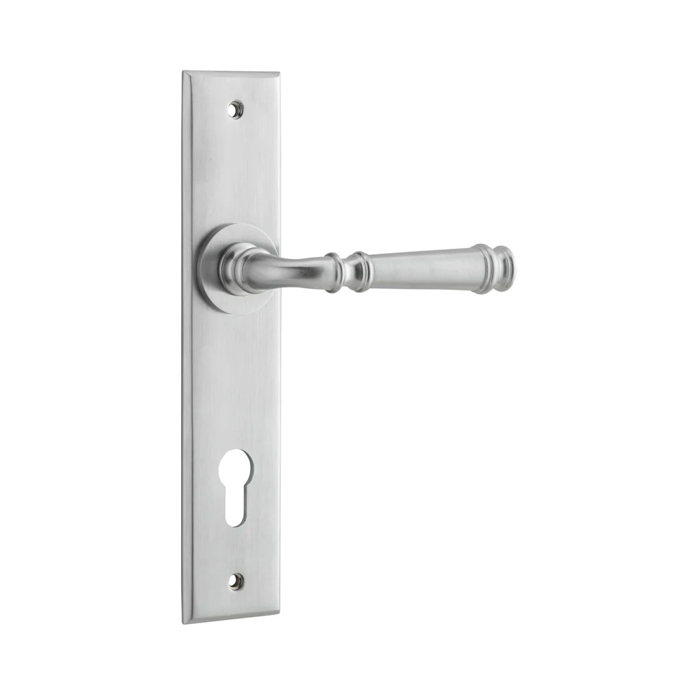 Iver Verona Door Lever Handle on Chamfered Backplate Brushed Chrome - Image 4