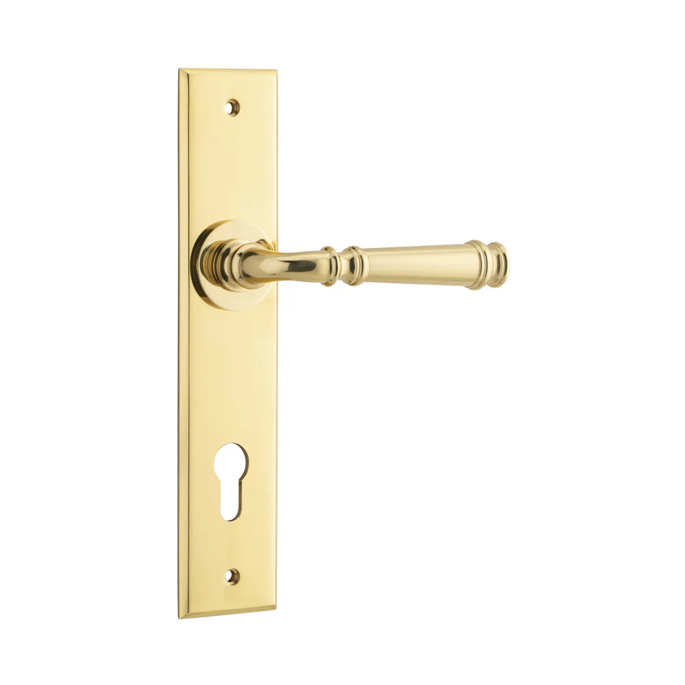 Iver Verona Door Lever Handle on Chamfered Backplate Polished Brass - Image 4