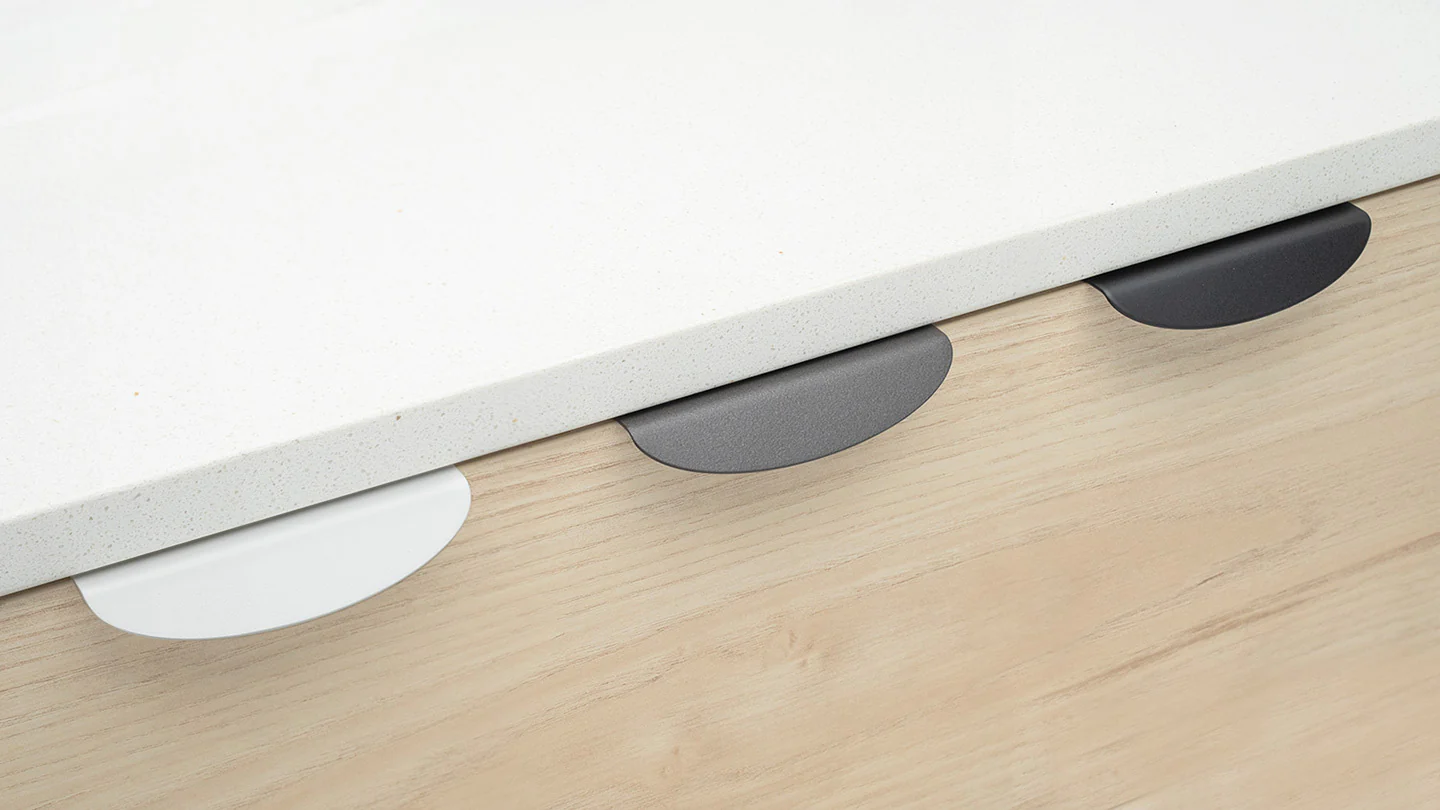 Kethy Curved Cabinet Lip Pull - Available In Various Finishes and Sizes - Image 4