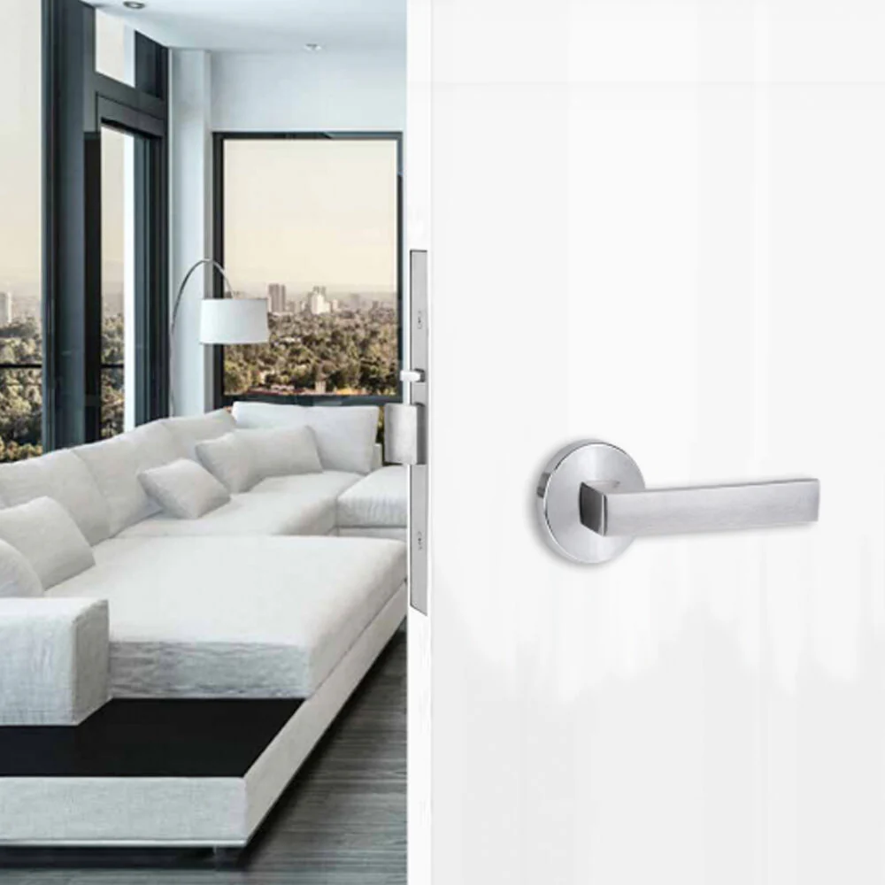 Lockwood Door Handle 1370 Series 101 Lever On Round Rose Full Set Satin Chrome 1370/1371/101SC - Image 3
