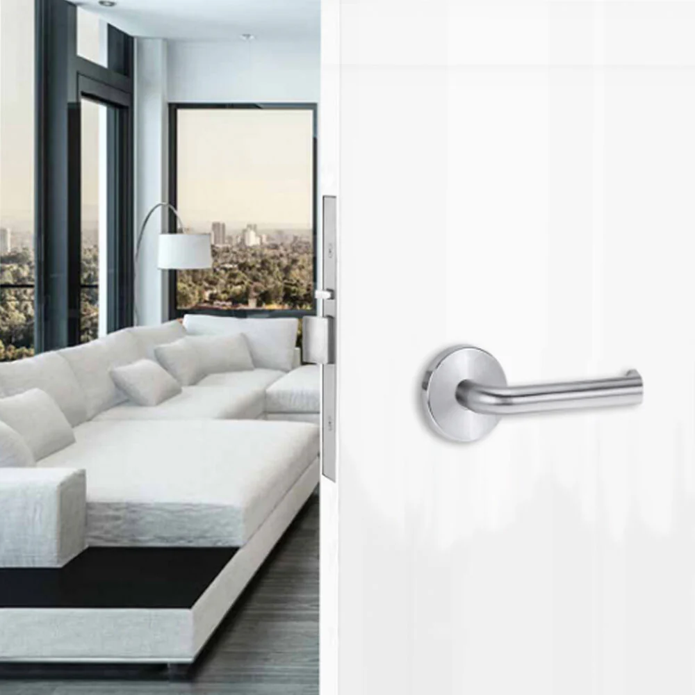 Lockwood Door Handle 1370 Series 102 Lever on Round Rose Full Set Satin Chrome 1370/1371/102SC - Image 2