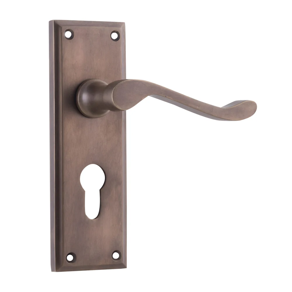 Tradco Camden Door Lever Handle on Rectangular Backplate Antique Brass - Image 3