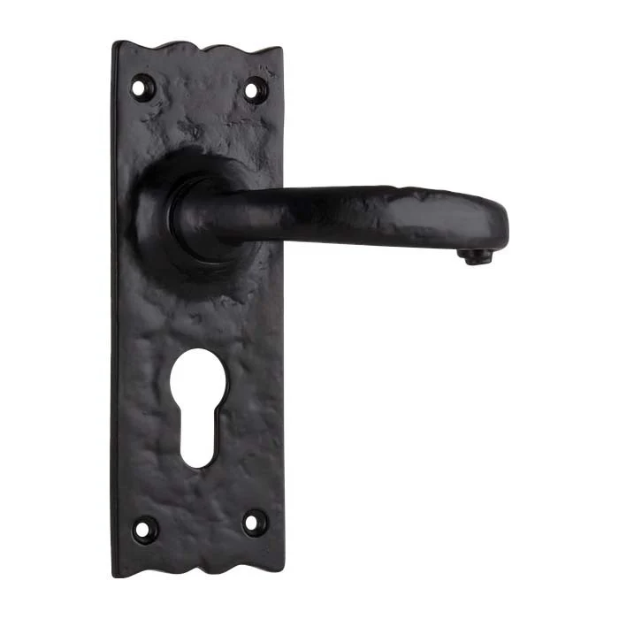 Tradco Gloucester Lever Door Handle on Rectangular Backplate Matt Black - Image 2