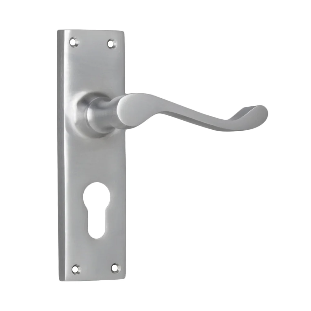 Tradco Victorian Lever Door Handle on Long Backplate Satin Chrome - Image 3