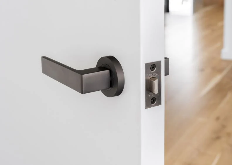 Zanda Boston Door Lever Handle on Round Rose Matt Black - Image 2