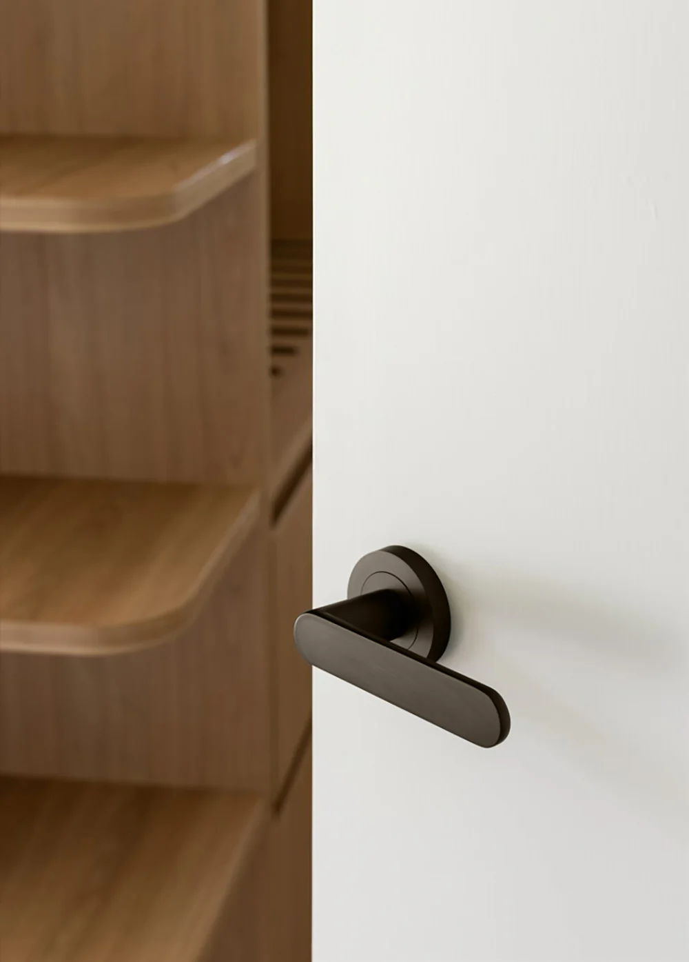 Zanda Duke Door Lever Handle on Round Rose Graphite Nickel - Image 2