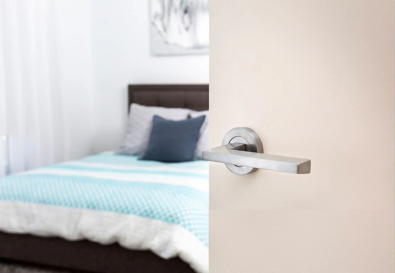 Zanda Vector Door Handle Lever on Round Rose Lever Set Satin Chrome - Image 2